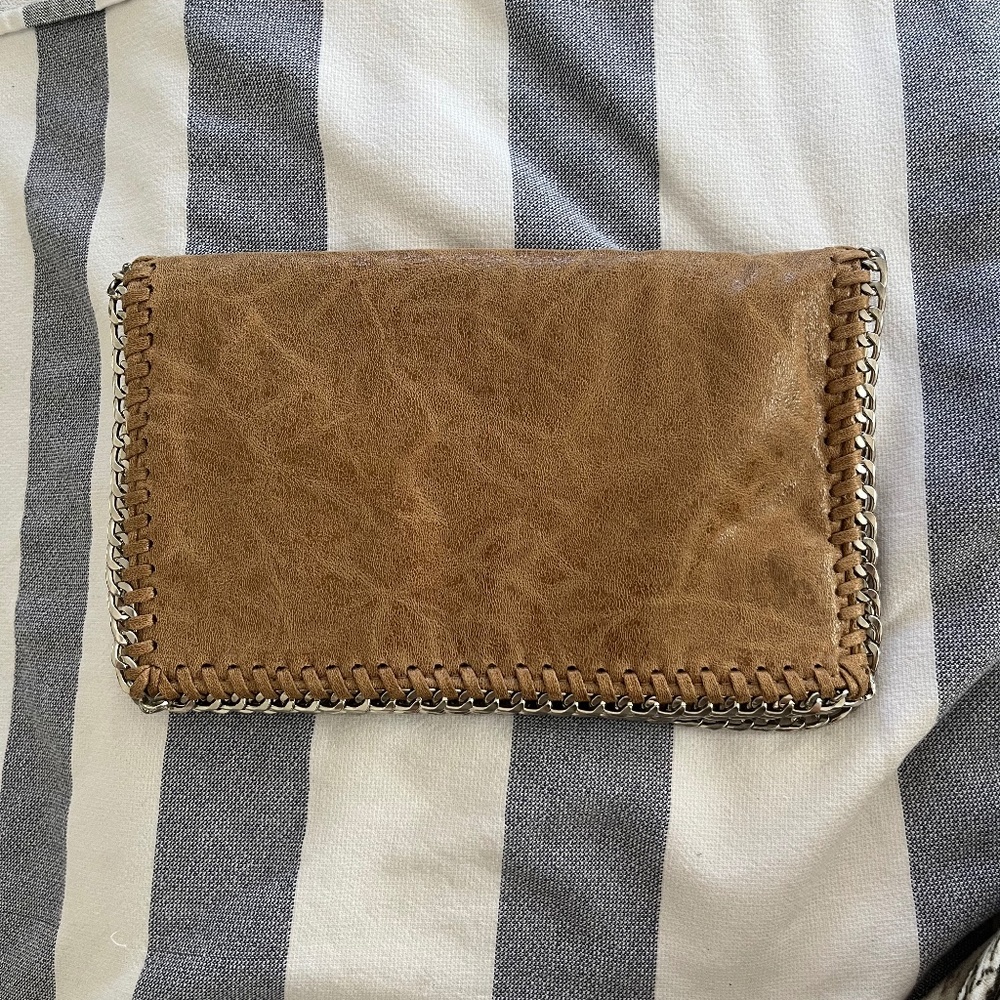 Neutral clutch purse